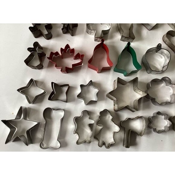 Metal Cookie Cutters Assorted Vtg Lot 43 Teapot Cat Rabbit Leaf Bell Apple Tree - Picture 5 of 14